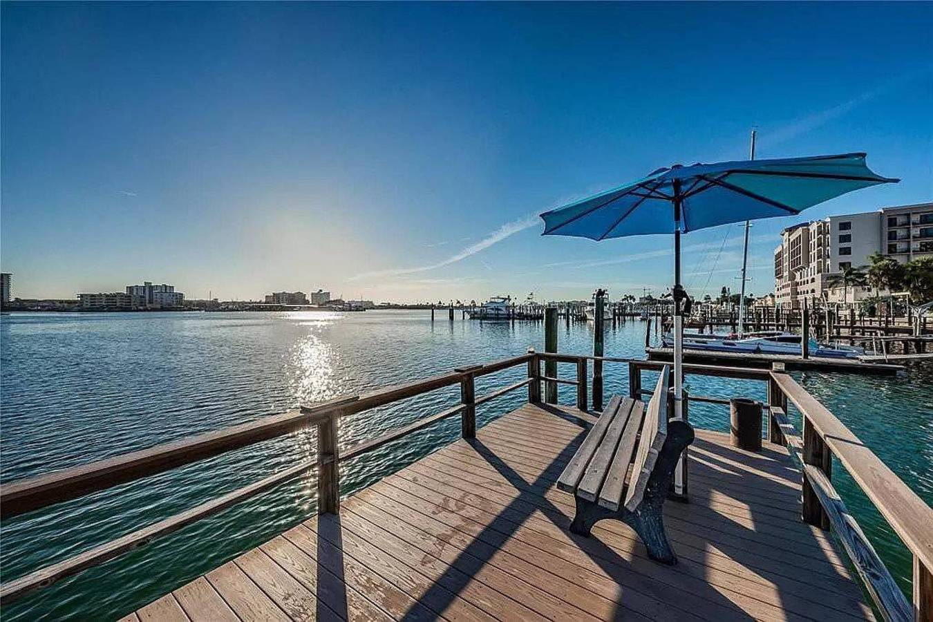 Apartamento entero, The Seashell Suite w  Private Balcony Walk 2 Beach in Clearwater Beach, Clearwater