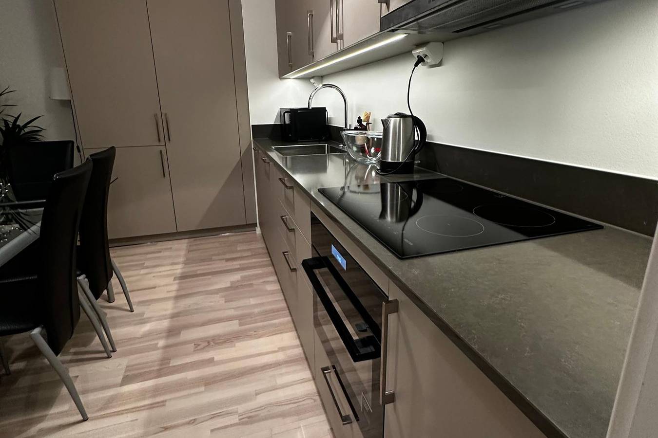 Ganze Ferienwohnung, Business/Couples - Parking - Wifi - Sleeps 3 in Schwedische Ostsee