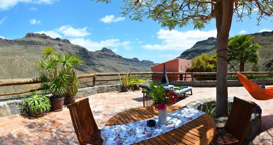 Finca für 8 Personen, mit Seeblick und Garten sowie Ausblick und Pool auf den Kanaren