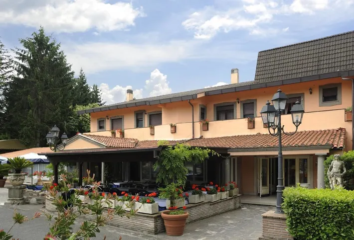 Hotel per 3 persone, con panorama e giardino nonché piscina - 1