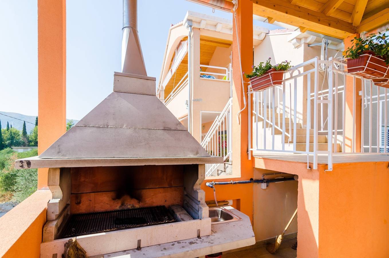 Ganze Wohnung, 2-Zimmer-Ferienwohnung mit Balkon und Meerblick Banici, Dubrovnik A-23176-a in Slano, Dubrovnik-Neretva