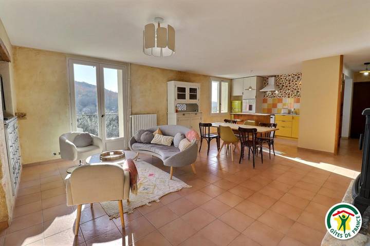 Casa de huéspedes para 6 personas, con piscina y terraza - 1