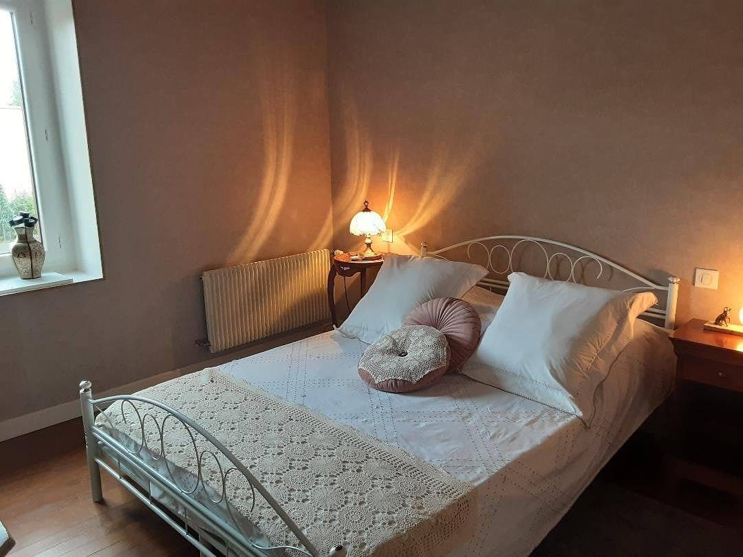 La Maison des Roses - Chambre Zéphirine in Saint-Jodard, Région de Roanne