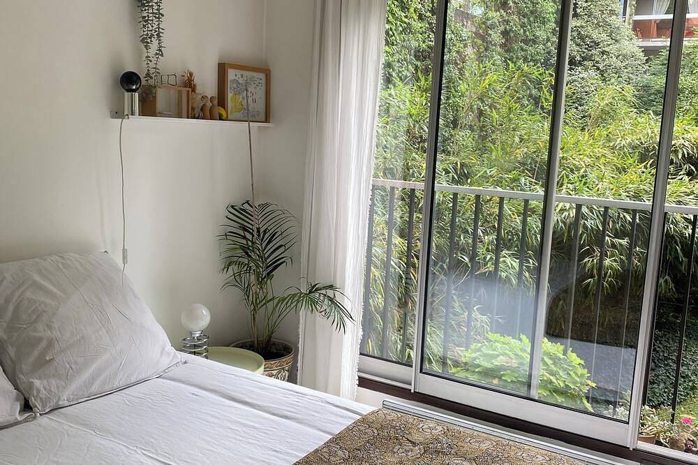 Appartement entier, Appartement de 2 chambres avec vue sur jardin au cœur de Paris in Paris 13e Arrondissement, Paris