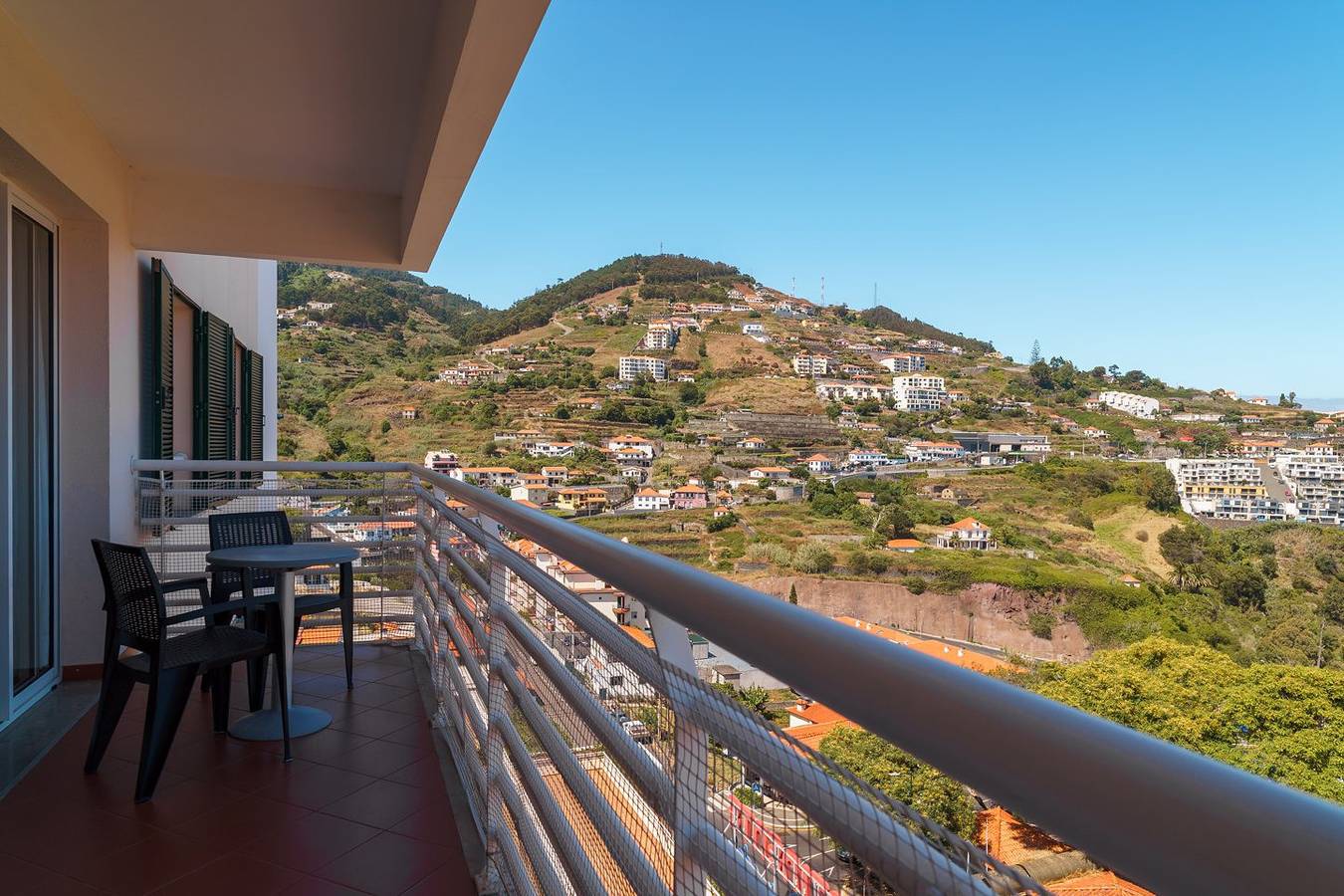Ganze Wohnung, Ferienwohnung für 4 Personen mit Balkon in Caniço, Madeira