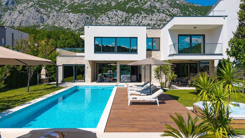 Villa per 8 persone, con Balcone/Terrazza e Giardino nonché Piscina e Sauna in 