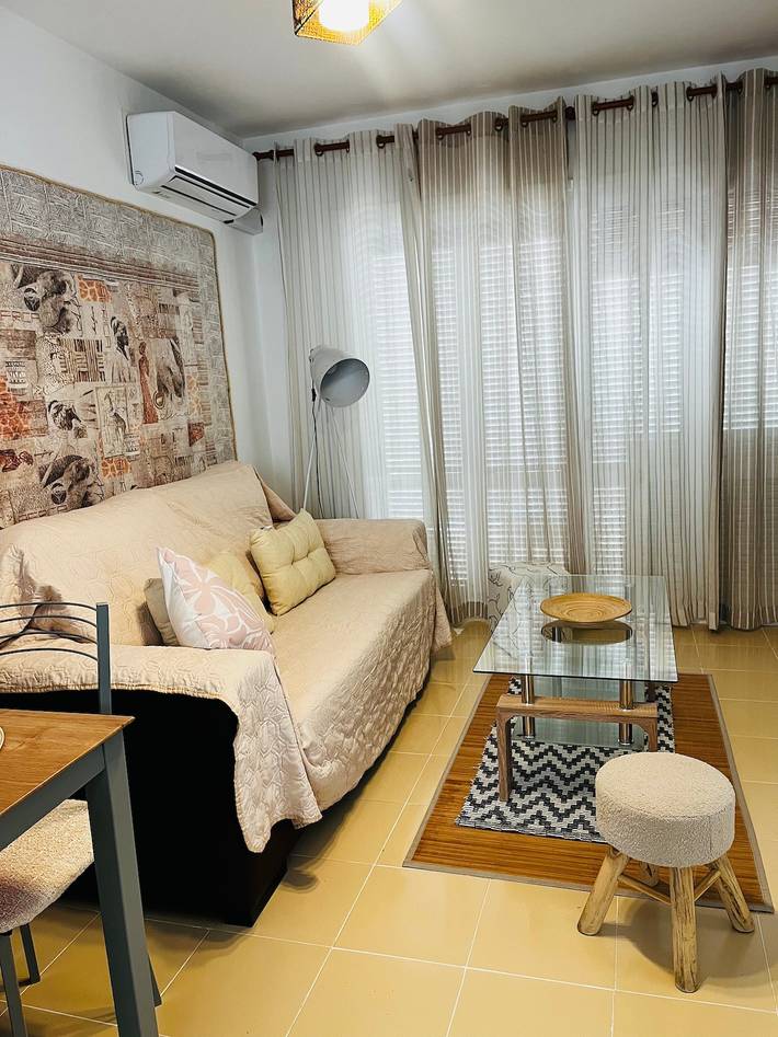 Entire apartment, Apartment 'De Las Buganvillas' with Shared Pool, Wi-Fi, and Air Conditioning in Playas de Vera, Vera