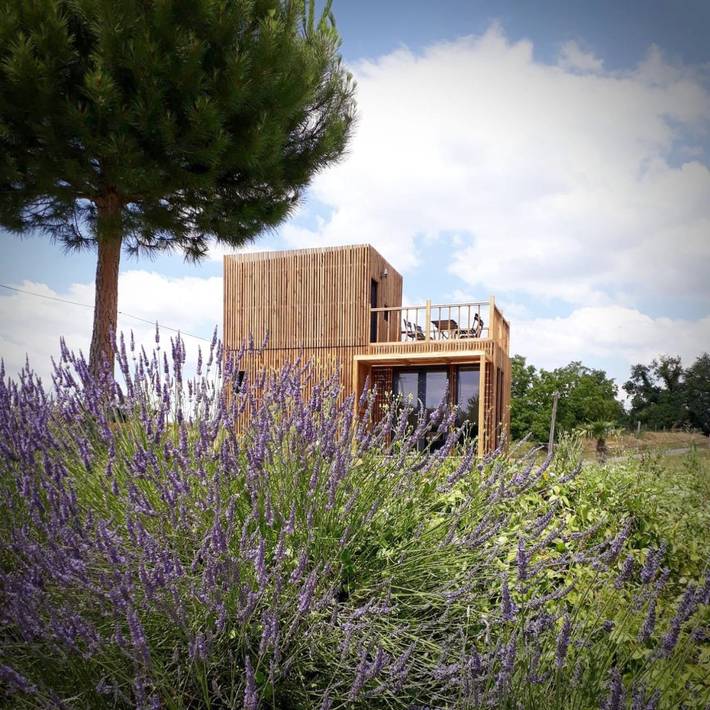 Gîte pour 4 personnes, avec Balcon et Jacuzzi ainsi que Terrasse et Jardin