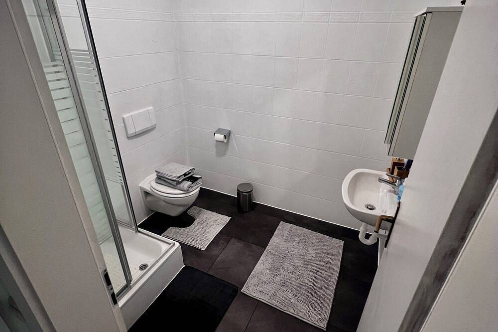 Ganze Wohnung, Apartment Ferienwohnung mit Grünem Blick Terrasse & Neu saniert 24h Check-In in Freudenberg am Main, Taubertal