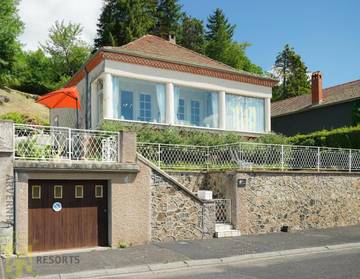 Gîte pour 8 personnes, avec terrasse dans Lac Chambon