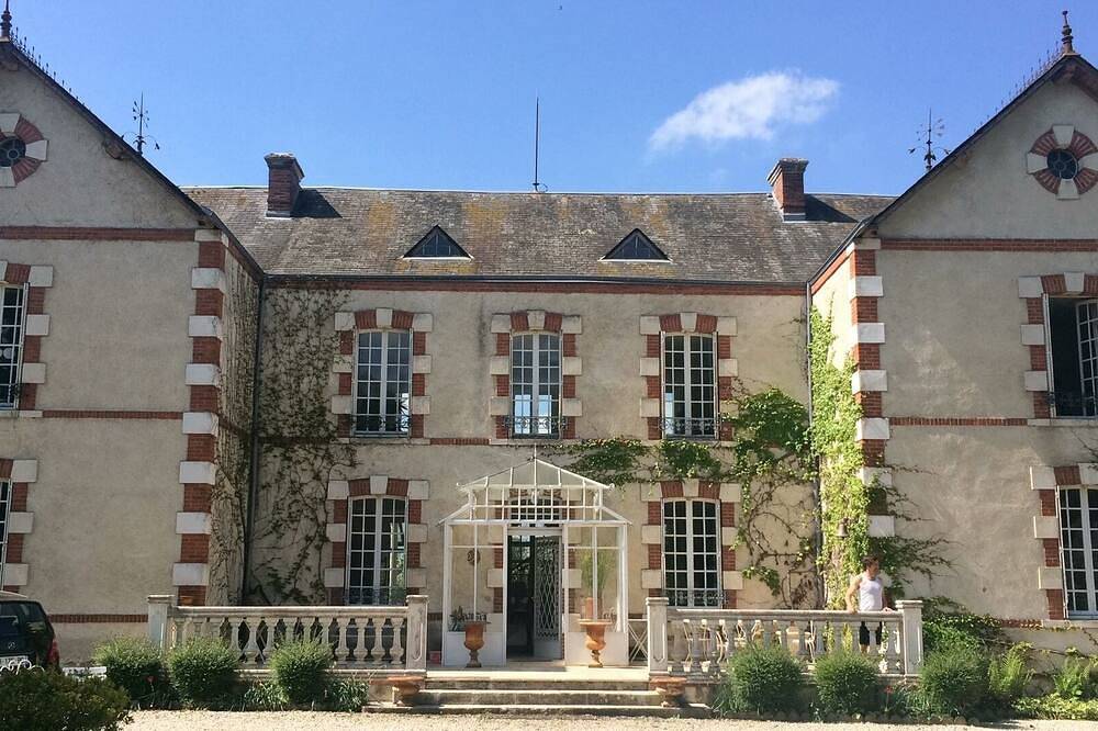 6 bedroom private vacation home in chatillon-sur-loire in Châtillon-sur-Loire, Région de Montargis