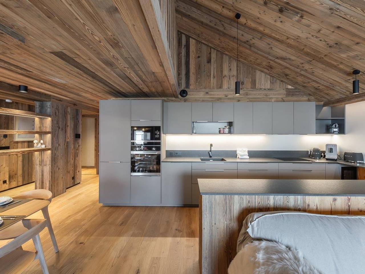 Entire apartment, Luxurious Apartment with Sauna, Near Slopes, Sleeps 8 in Les Allues, Les Trois Vallées