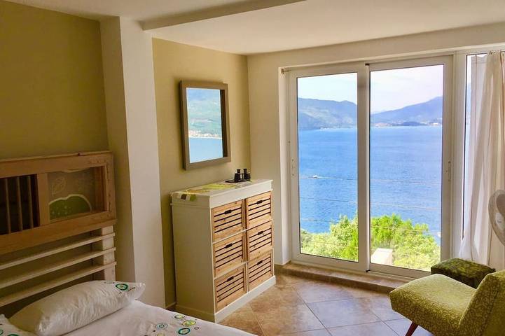 Moderne Villa mit privatem Pool und erstaunliche Meer und die Berge in Luštica, Boka Kotorska