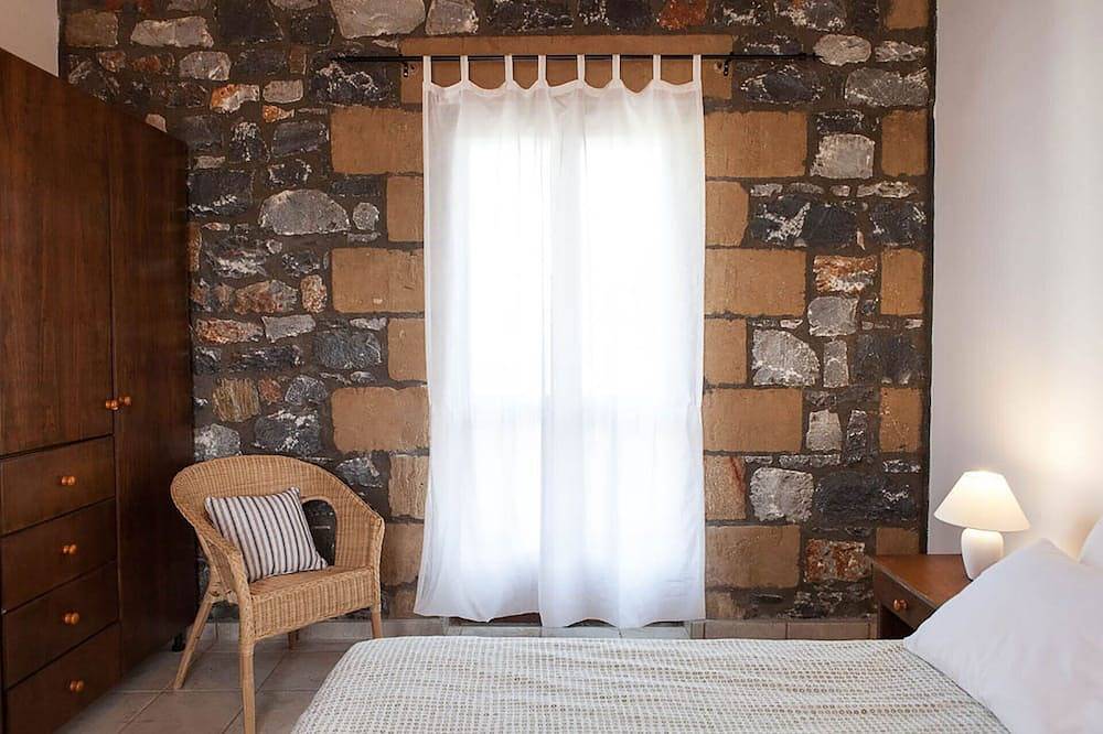 Kleine stenen kasteel in de beroemde Stoupa met zwembad in Stoupa, Messenia