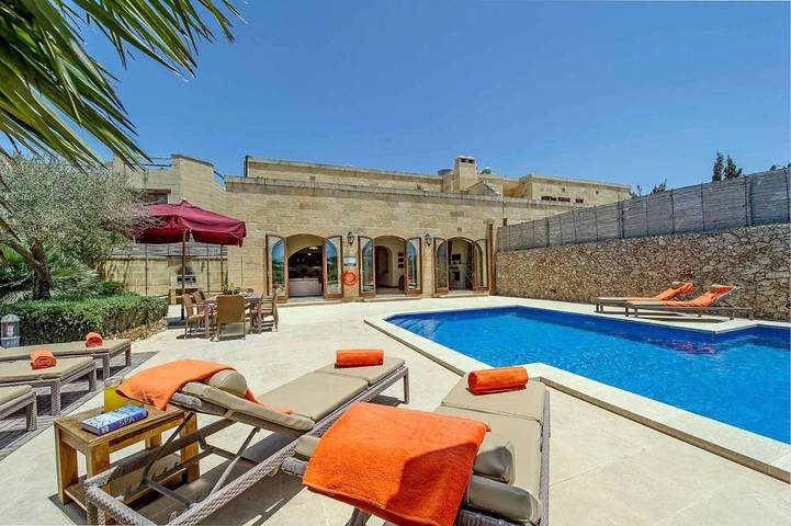 Casa rural para 9 pessoas, com jardim e varanda e ainda piscina em Malta