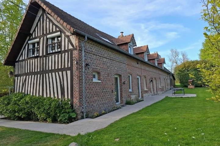 Location de vacances pour 11 personnes, avec jardin dans Yvecrique