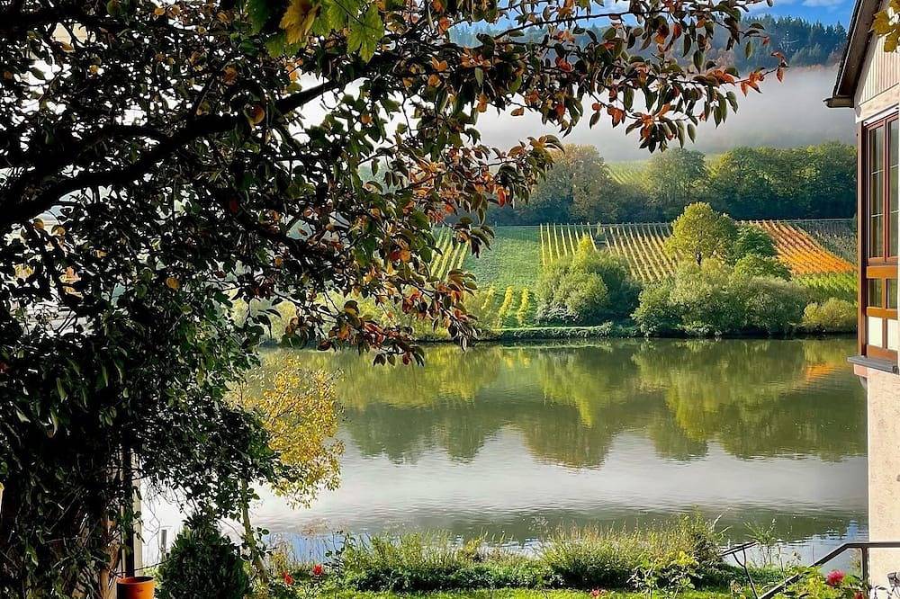 Double room in the Bed & Breakfast on our winery on the Moselle in Zell (Mosel), Traben-Trarbach and Surroundings