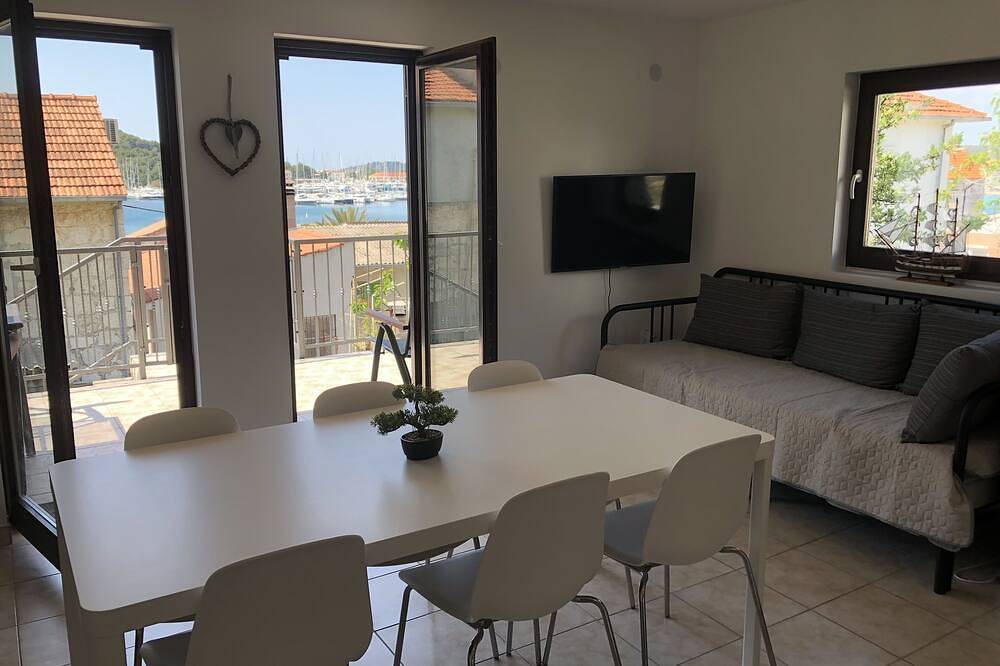 Casa en el centro de la antigua ciudad costera de Rogoznica, cerca de Split in Rogoznica, Condado de Šibenik-Knin