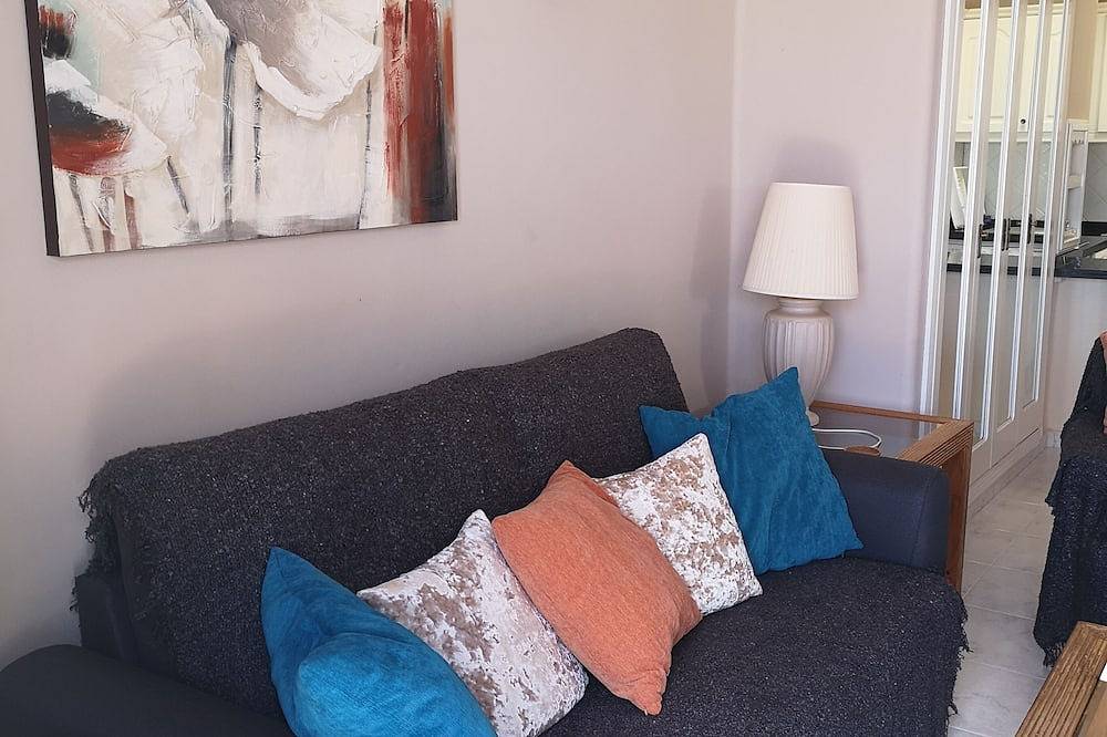 Entire apartment, Beautiful beachside apartment with stunning sea views. Seven pools on complex! in Costa Teguise, Teguise