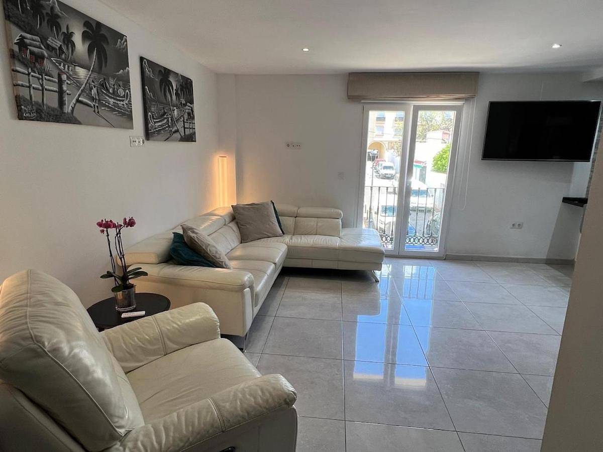 Apartamento entero, Three-Bedroom Apartment in Arroyo de La Miel, Benalmádena