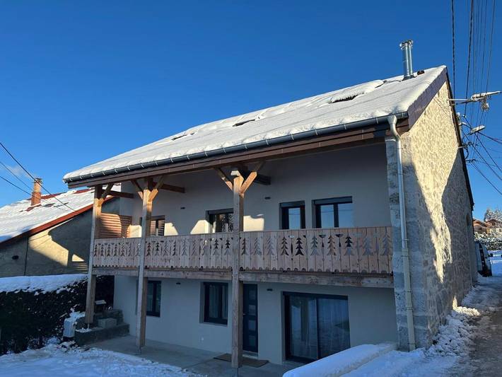 Gîte pour 9 personnes, avec terrasse, animaux acceptés à Giron