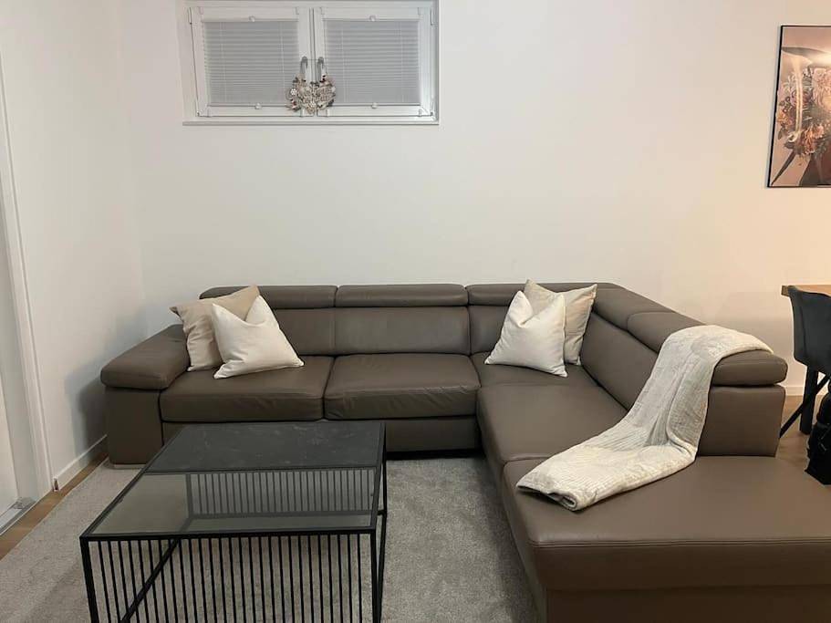Ganze Wohnung, One-Bedroom Apartment in Wallersheim, Koblenz