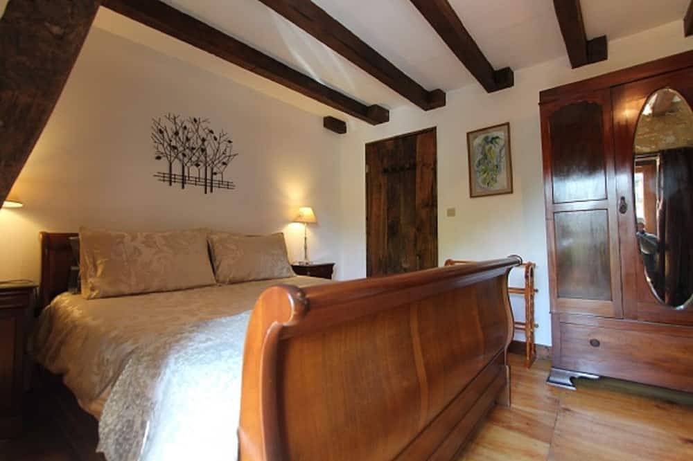 Beautiful Cottage for maximum 4 people overlooking the Dordogne Valley in Puybrun, Lot