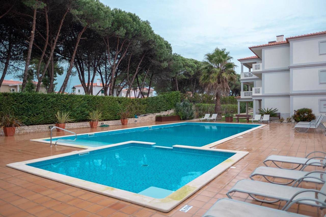 Three-Bedroom House in Amoreira, Leiria distrito