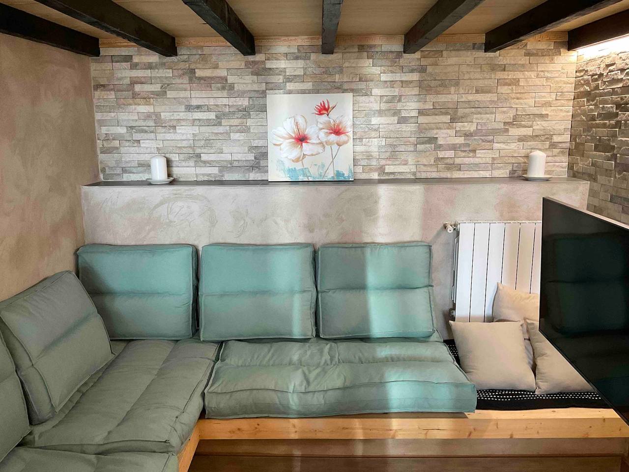 Hel lägenhet, Can Padrosa Loft: Modern Mini Loft for 2 with Pool near Costa Brava and Figueres in Riumors, Upper Empordà