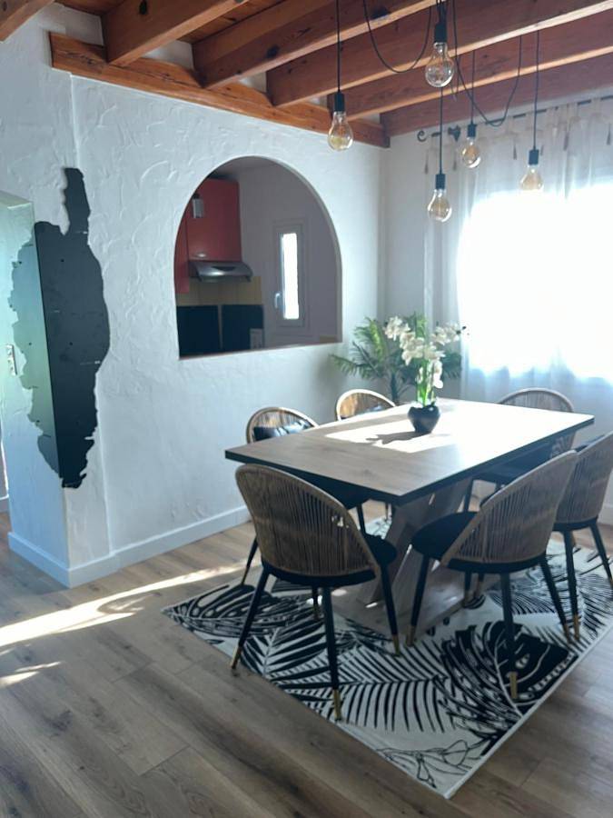 Location de vacances pour 6 personnes, avec vue et jardin, animaux acceptés dans Gare du Club Med Cocody - 3