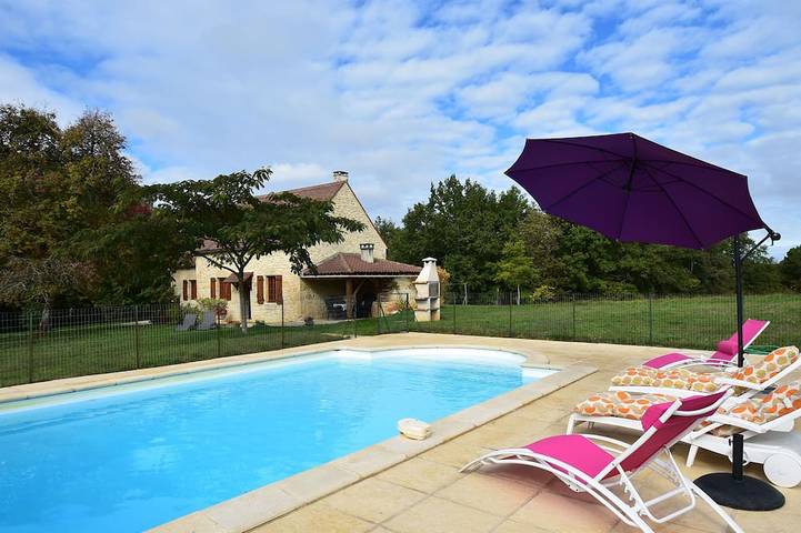 Location de vacances pour 7 personnes, avec Terrasse ainsi que Jardin et Piscine à Uzech