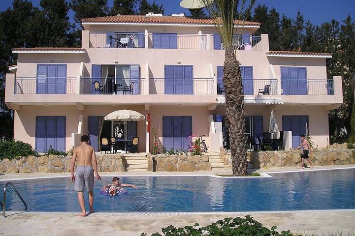 Villa for 8 people, with Balcony and Garden as well as Pool in Paphos