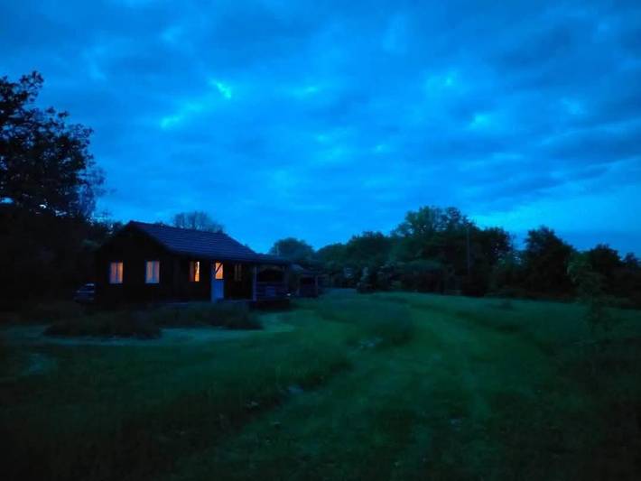 Chalet pour 5 personnes, avec piscine ainsi que jardin et vue, animaux acceptés