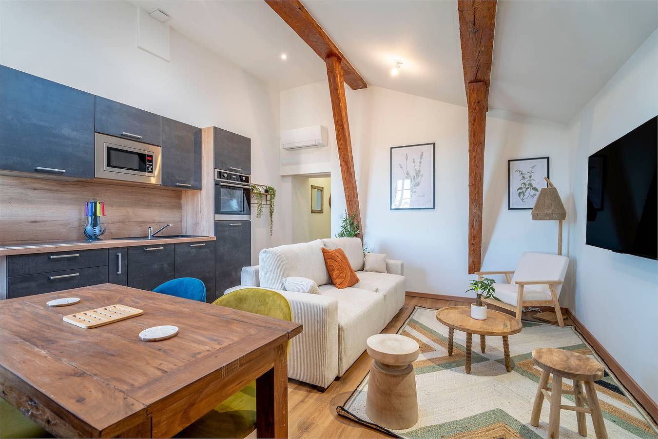 Appartement entier, Appartement 'Louis 13' avec vue sur le lac, Wi-Fi et climatisation in Ginestas, Côte méditerranéenne (France)