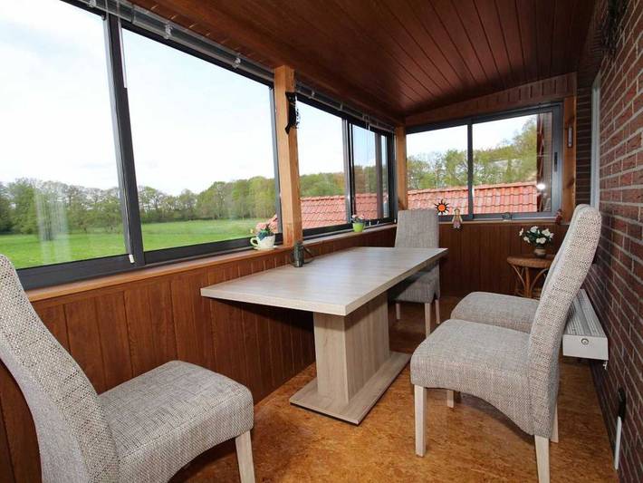 Ferienwohnung für 5 Personen, mit Balkon und Terrasse sowie Garten und Ausblick in Leer - 2