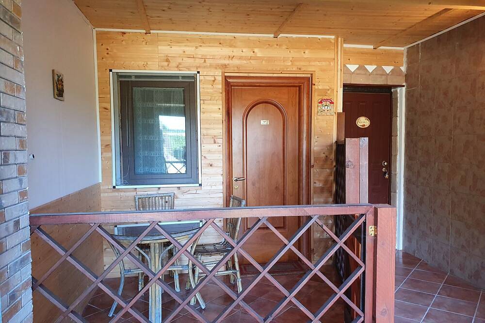 Entire apartment, Comfortable mini-apartment surrounded by the greenery of a large garden. in Bracciano, Lake Bracciano