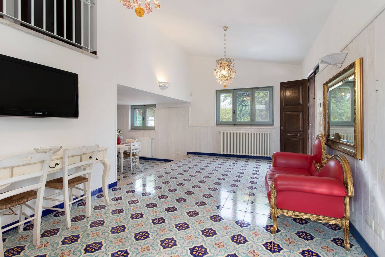 Villa 'La Mansarda di Cecè' con piscina condivisa, Wi-Fi e aria condizionata in Ostuni, Salento