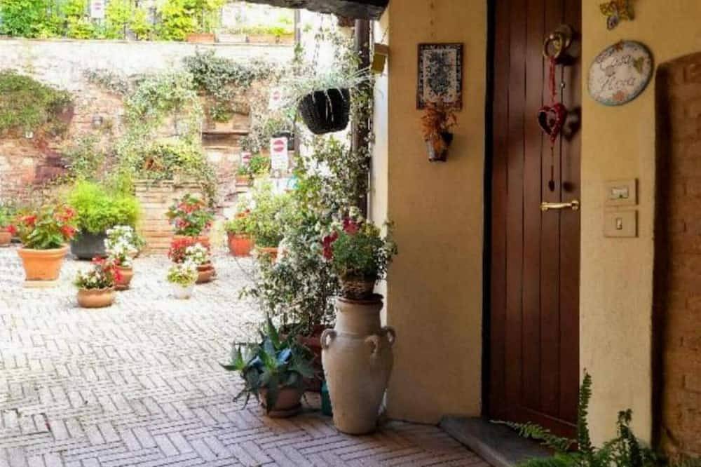 Promotion-In one of the most beautiful and evocative villages in Italy Flora house in Spello, Perugia Province