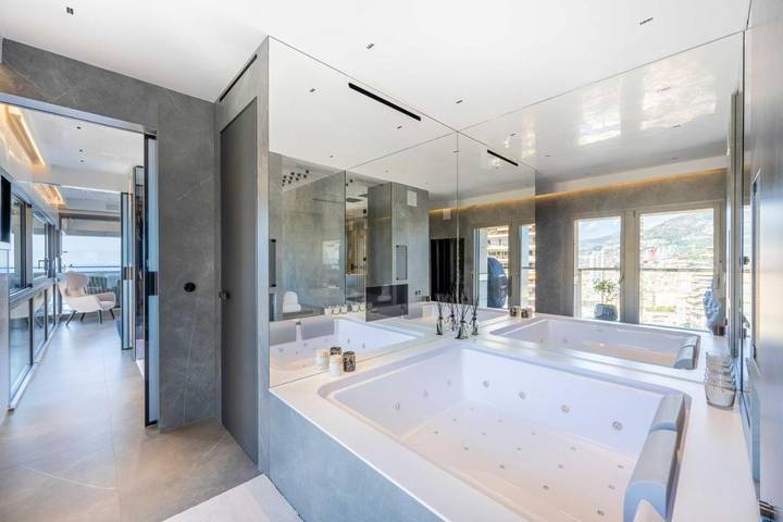 Gîte pour 10 personnes, avec Jacuzzi et Terrasse à Monaco - 4