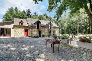 Gîte pour 15 personnes, avec jardin et terrasse ainsi que sauna et jacuzzi à Guignen