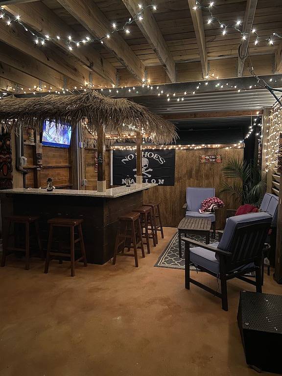 Vacation rental for 10 people, with yard and balcony, with pets in Gulfport