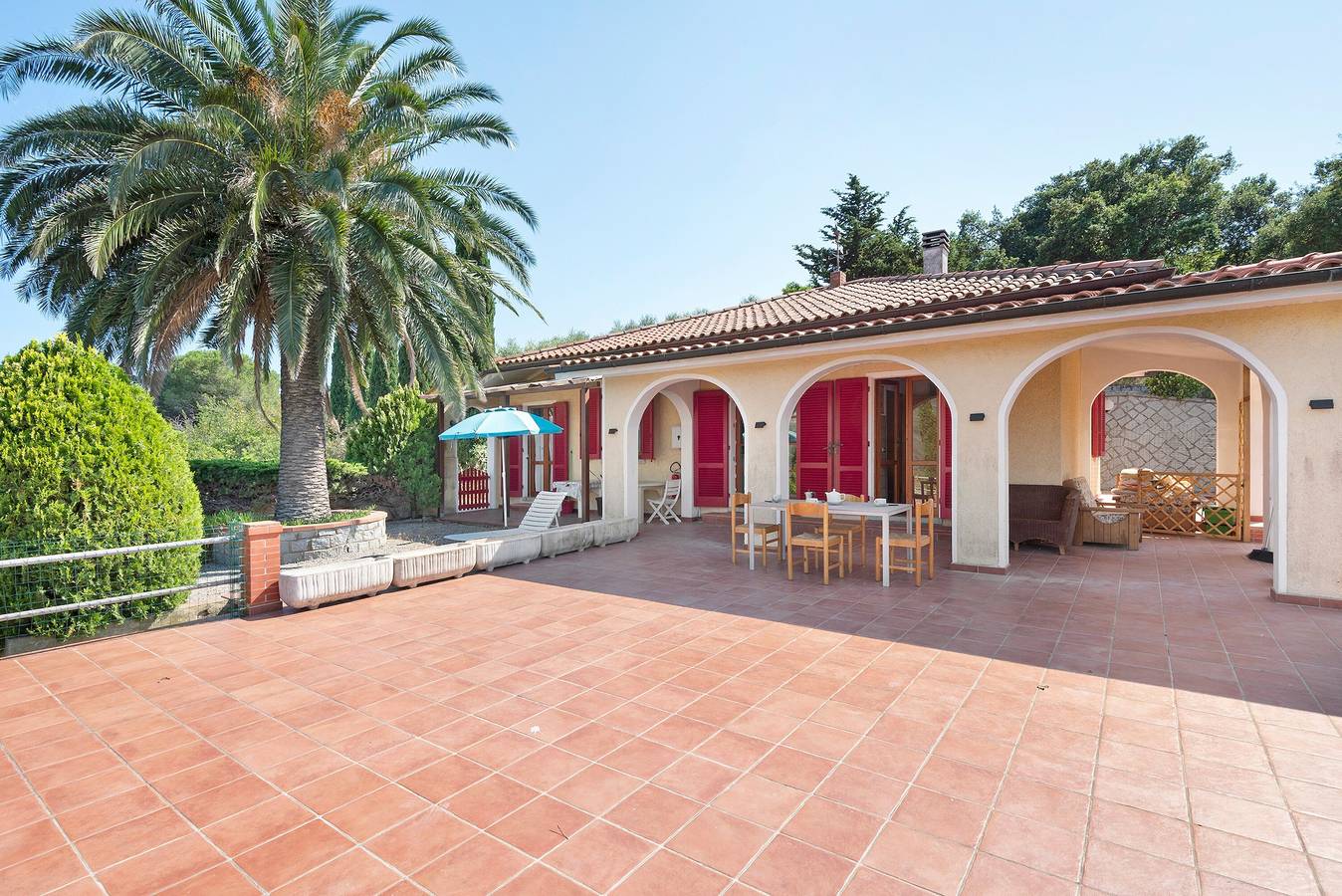 Ferienhaus 'Maya' mit Bergblick, privater Terrasse und eigenem Garten in La Pila, Campo nell'Elba