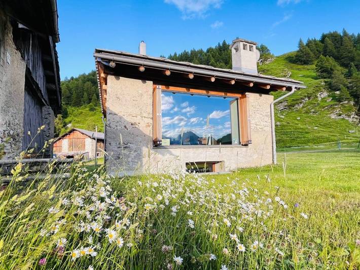 Ferienhaus für 4 Personen, mit Balkon und Terrasse sowie Garten und Ausblick in Bregaglia