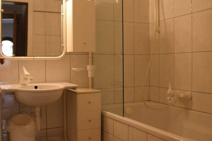 Apartamento entero, Tranquilo en el centro: apartamentos La base ideal para actividades al aire libre in Hochoetz, Oetz