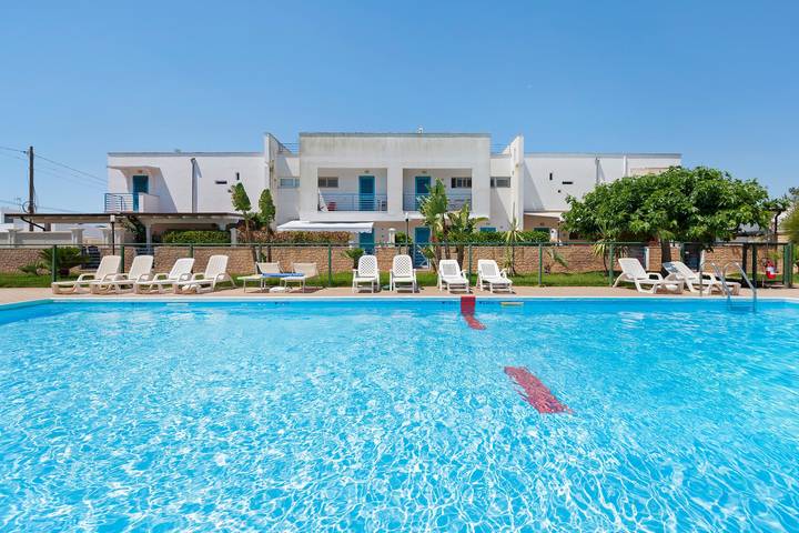 Ferienhaus 'Via Duccio Da Boninsegna' mit Gemeinschaftspool, Terrasse und Wlan in Boncore, Golf von Tarent
