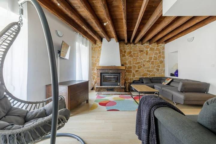 Gîte pour 12 personnes, avec piscine ainsi que terrasse et jardin dans Coublanc