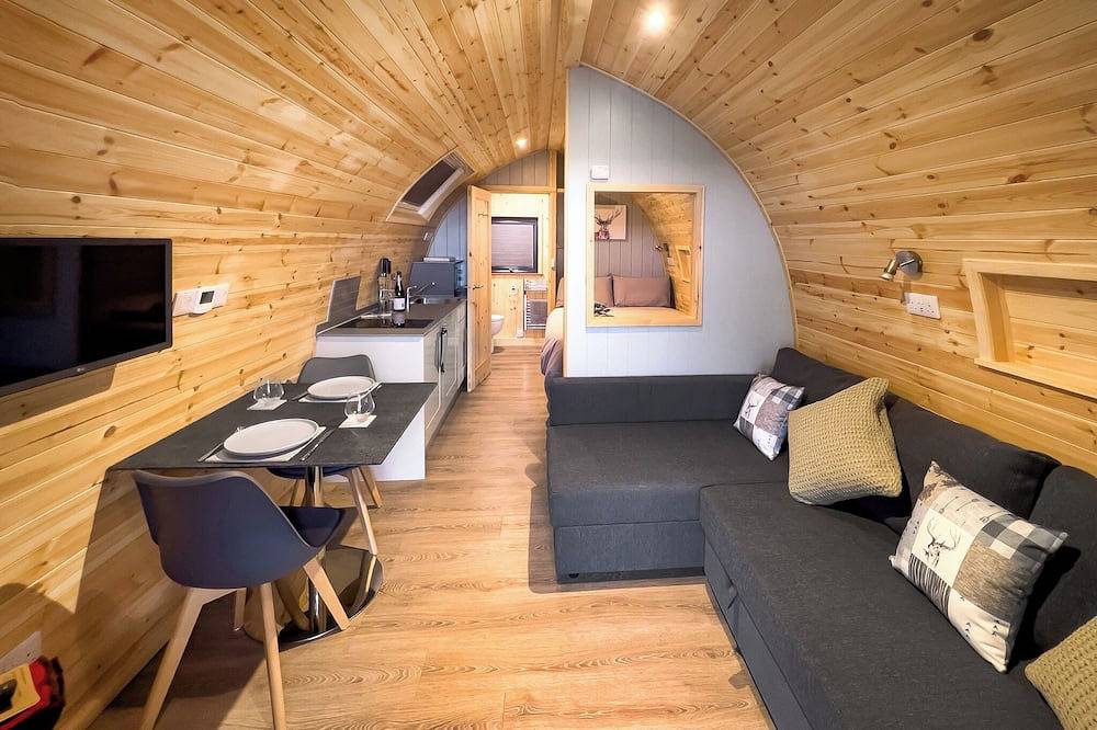 Luxury Castle Pod with Hot Tub Pet Friendly in Kielder Forest Park