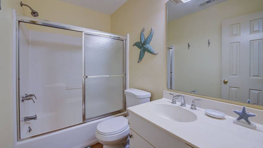 Vacation rental for 8 people, with pool and balcony in Pawleys Island