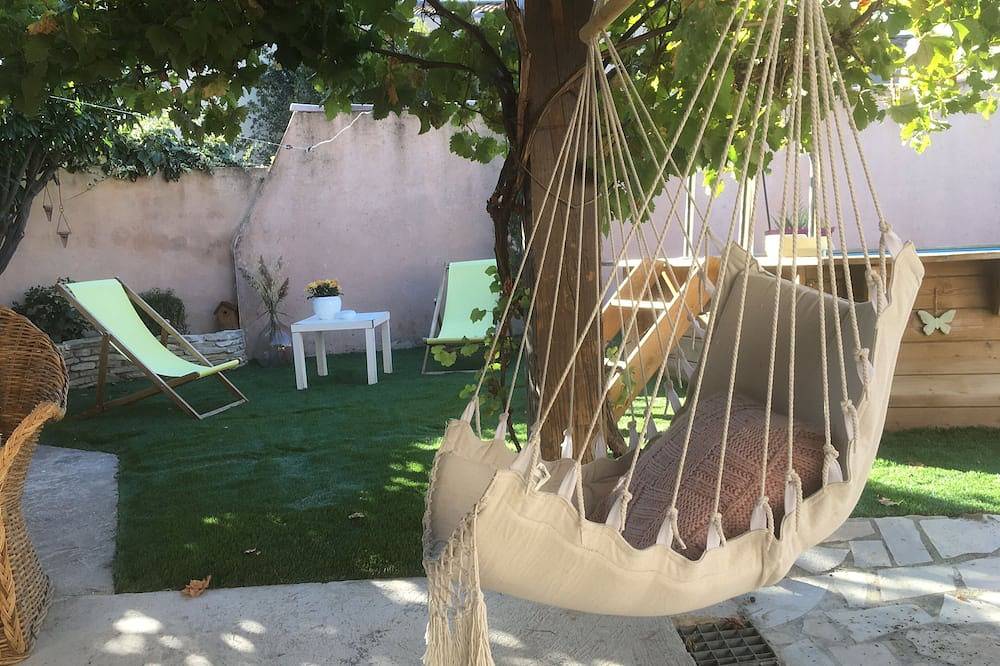Joli Gite Avec Jardin et Piscine Privatifs Proche Avignon in Jonquerettes, Vaucluse