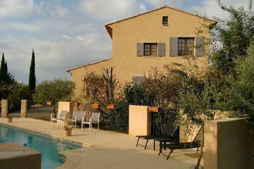 Cottage pour 6 personnes, avec terrasse et jardin à La Tour-d'Aigues